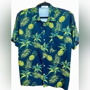 Pineapple Men's Hawaiian Blue Button Down Shirt size Large